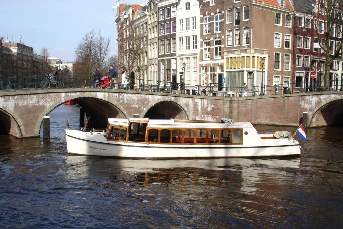 Canal boat Mona Lisa