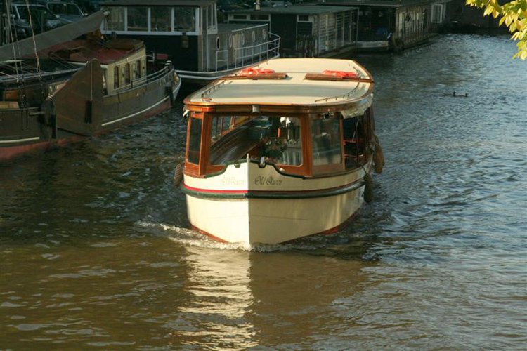 Canal boat Old Queen