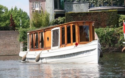 Canal boat De Liefde Amsterdam