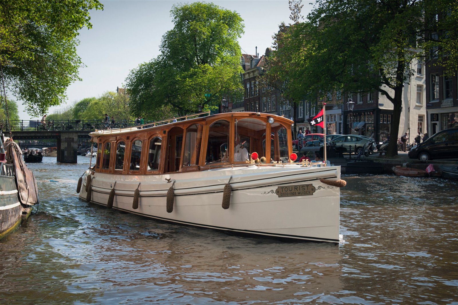 Canal boat De Tourist