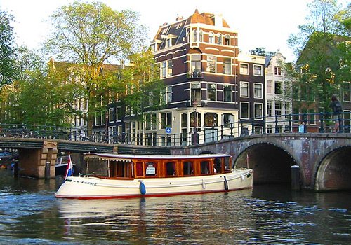 Canal boat De Tourist