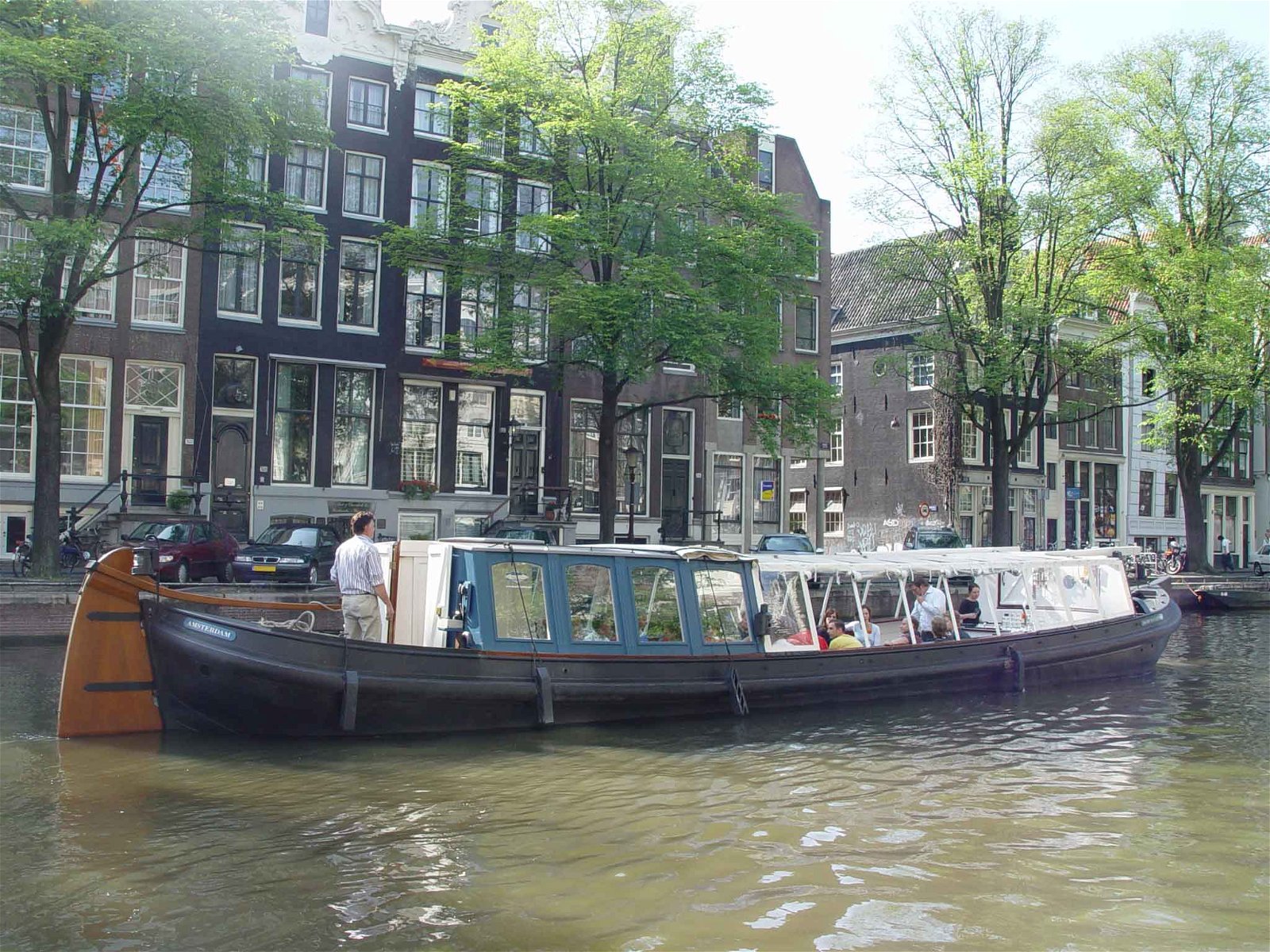 Canal barge Jacob van Lennep