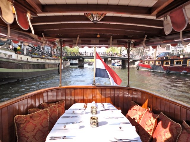 Canal boat Valentijn