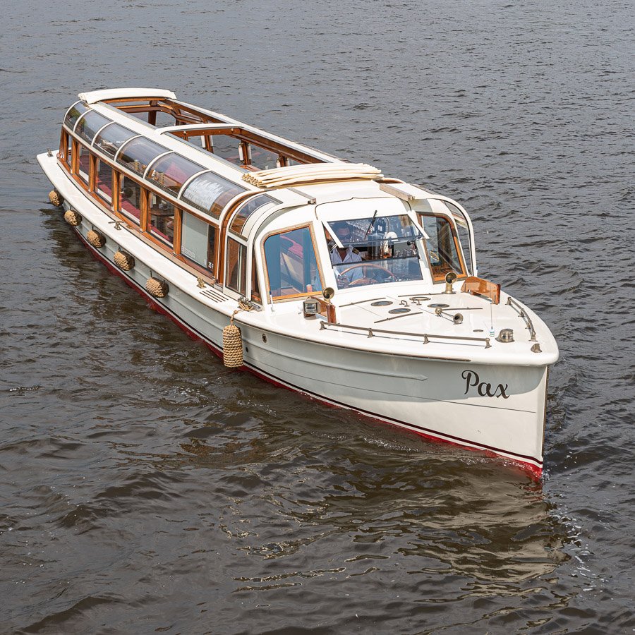 Canal cruiser Pax
